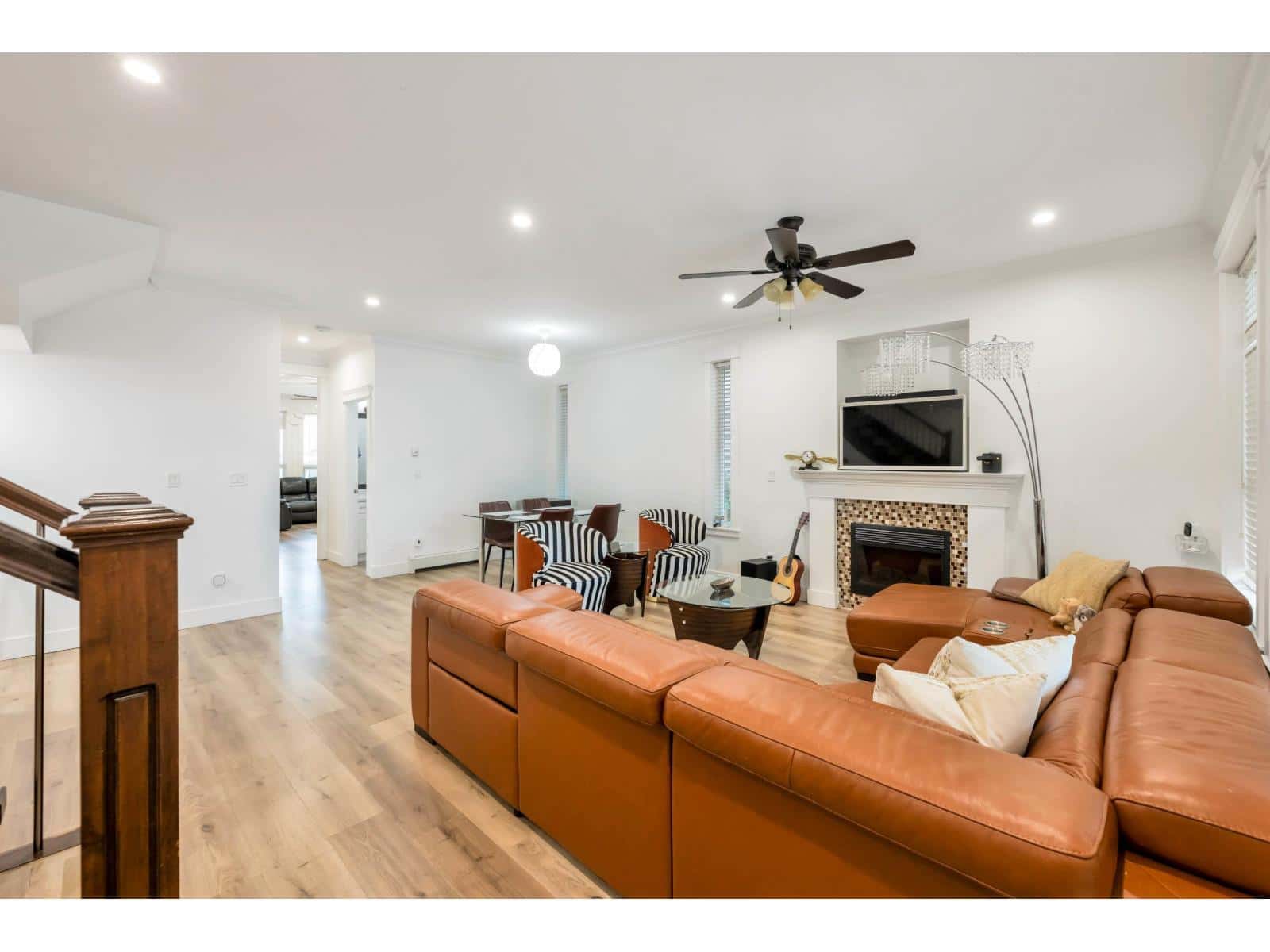 5930 128 STREET — Surrey, British Columbia - Photo 5 of 39