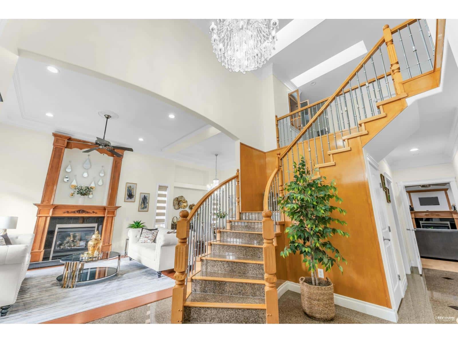 13239 89 AVENUE — Surrey, British Columbia - Photo 5 of 34