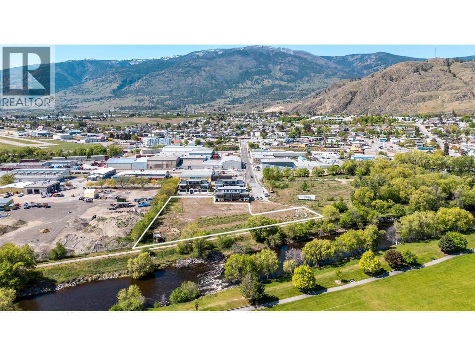 5995 Sawmill Road — Oliver, British Columbia - Photo 3 of 15