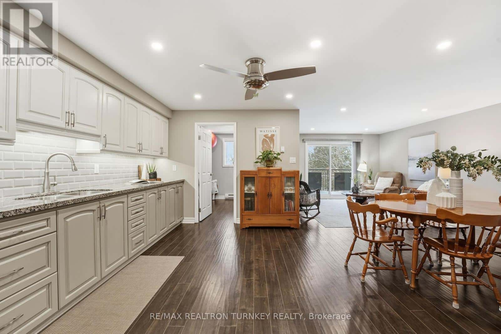 202 - 74 THE QUEENSWAY S — Georgina (Keswick North), Ontario - Photo 3 of 32