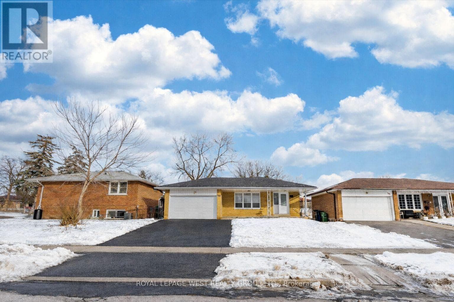 98 MOUNT OLIVE DRIVE — Toronto (Mount Olive-Silverstone-Jamestown), Ontario - Main photo