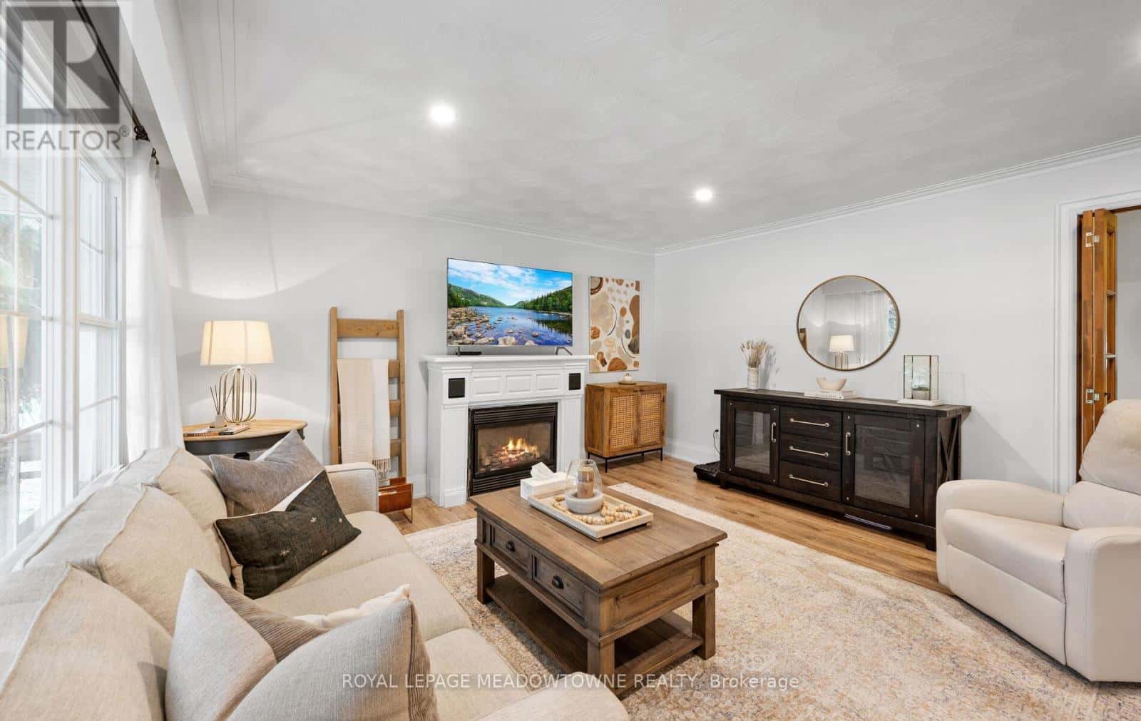 10182 TENTH LINE N — Halton Hills (Georgetown), Ontario - Photo 4 of 50