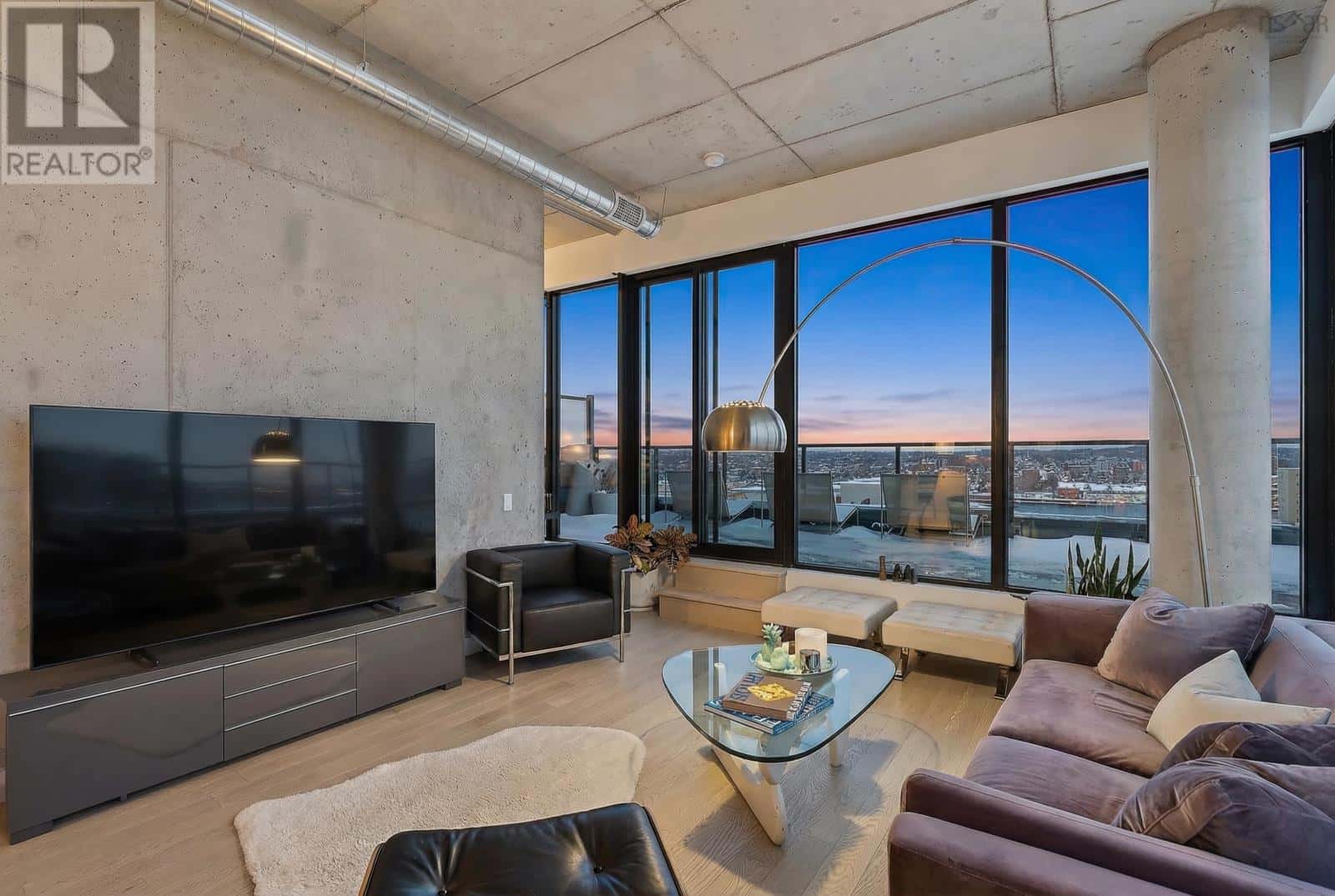 PH1 5511 Bilby Street — Halifax Peninsula, Nova Scotia - Photo 4 of 31