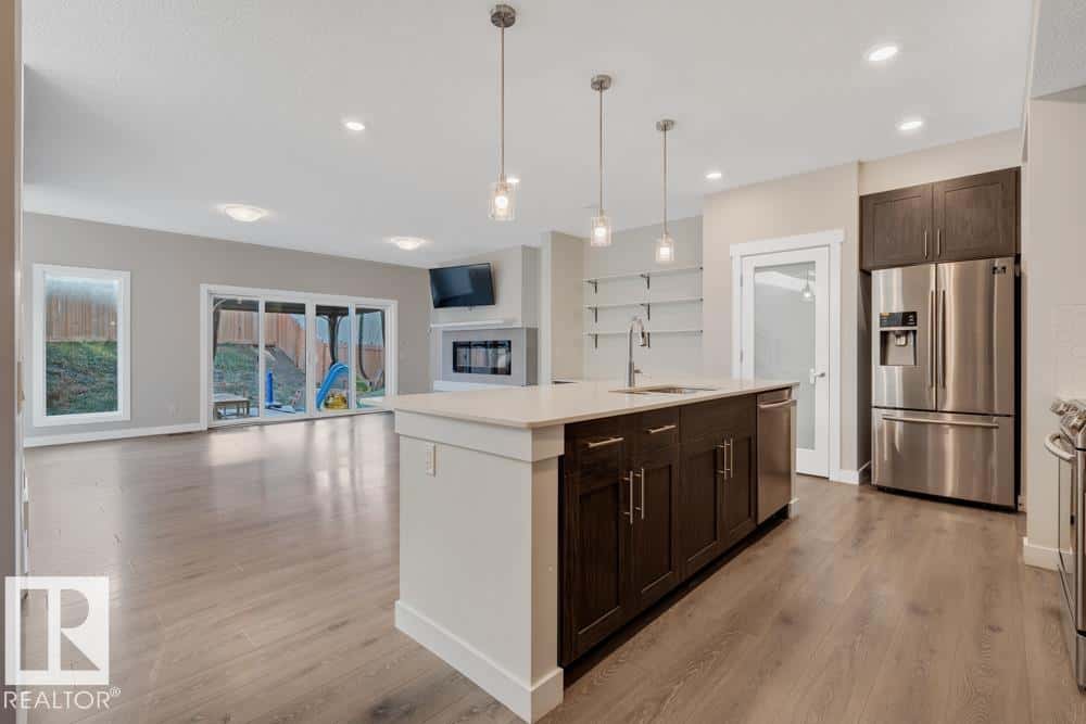 4250 CHICHAK CL SW — Edmonton, Alberta - Photo 2 of 35