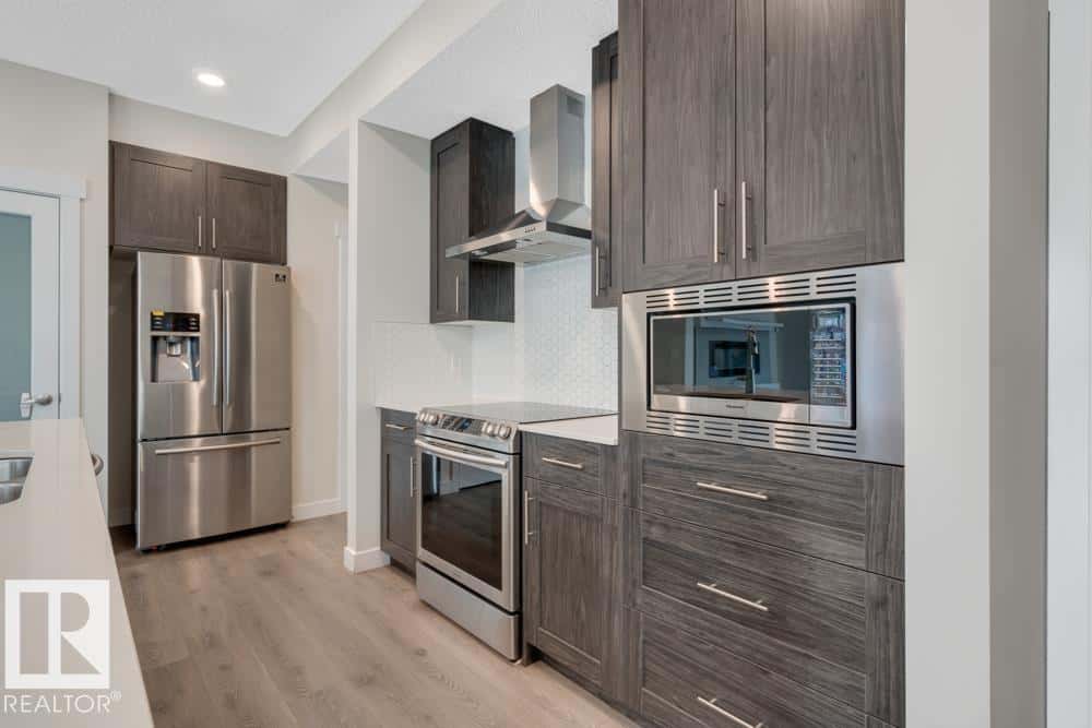 4250 CHICHAK CL SW — Edmonton, Alberta - Photo 4 of 35