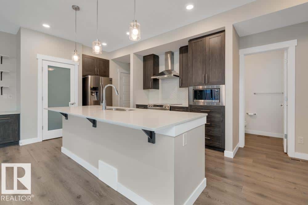 4250 CHICHAK CL SW — Edmonton, Alberta - Photo 5 of 35