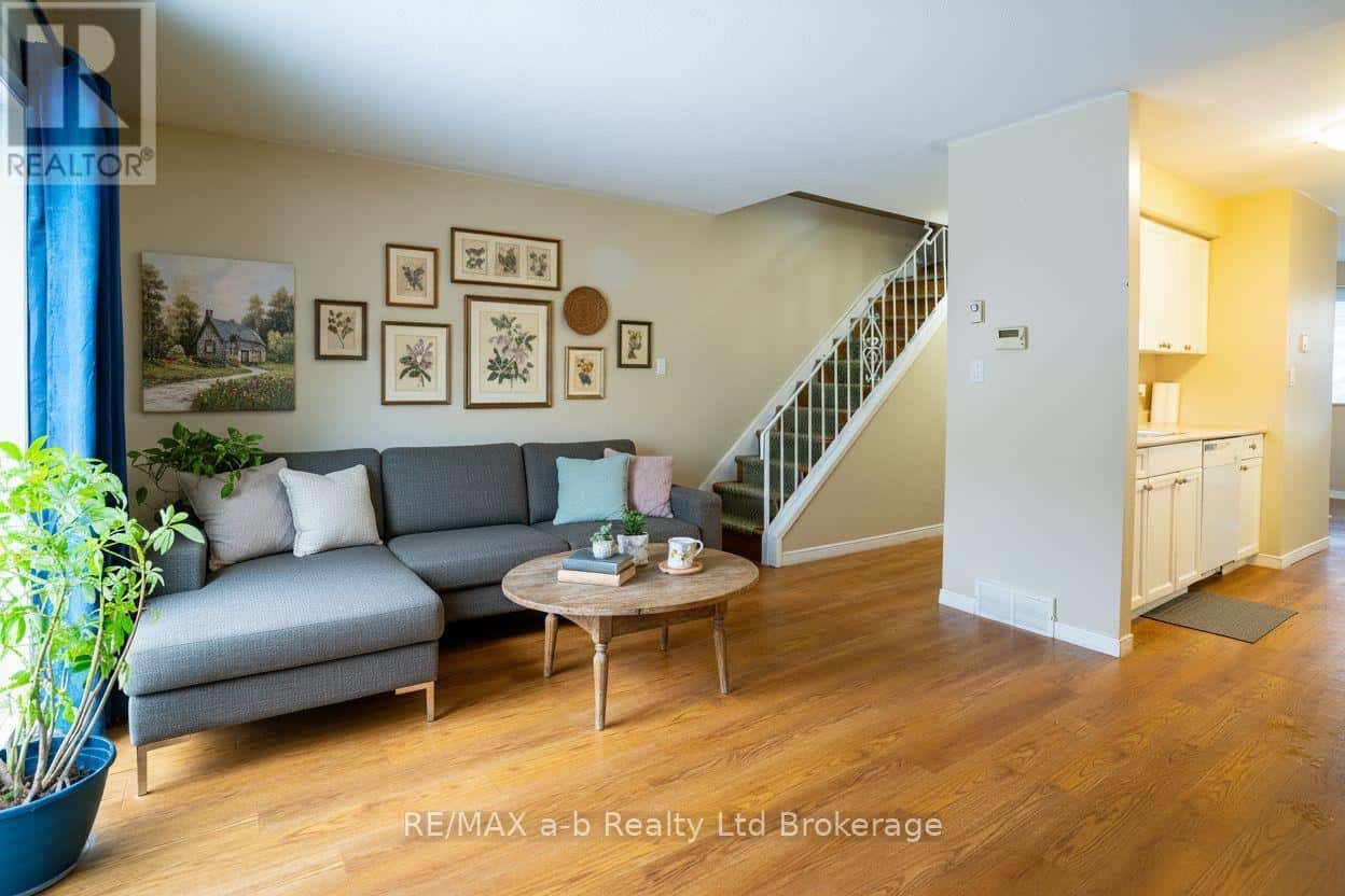 1 - 10 DUFFERIN STREET — Norwich (Norwich Town), Ontario - Photo 2 of 8