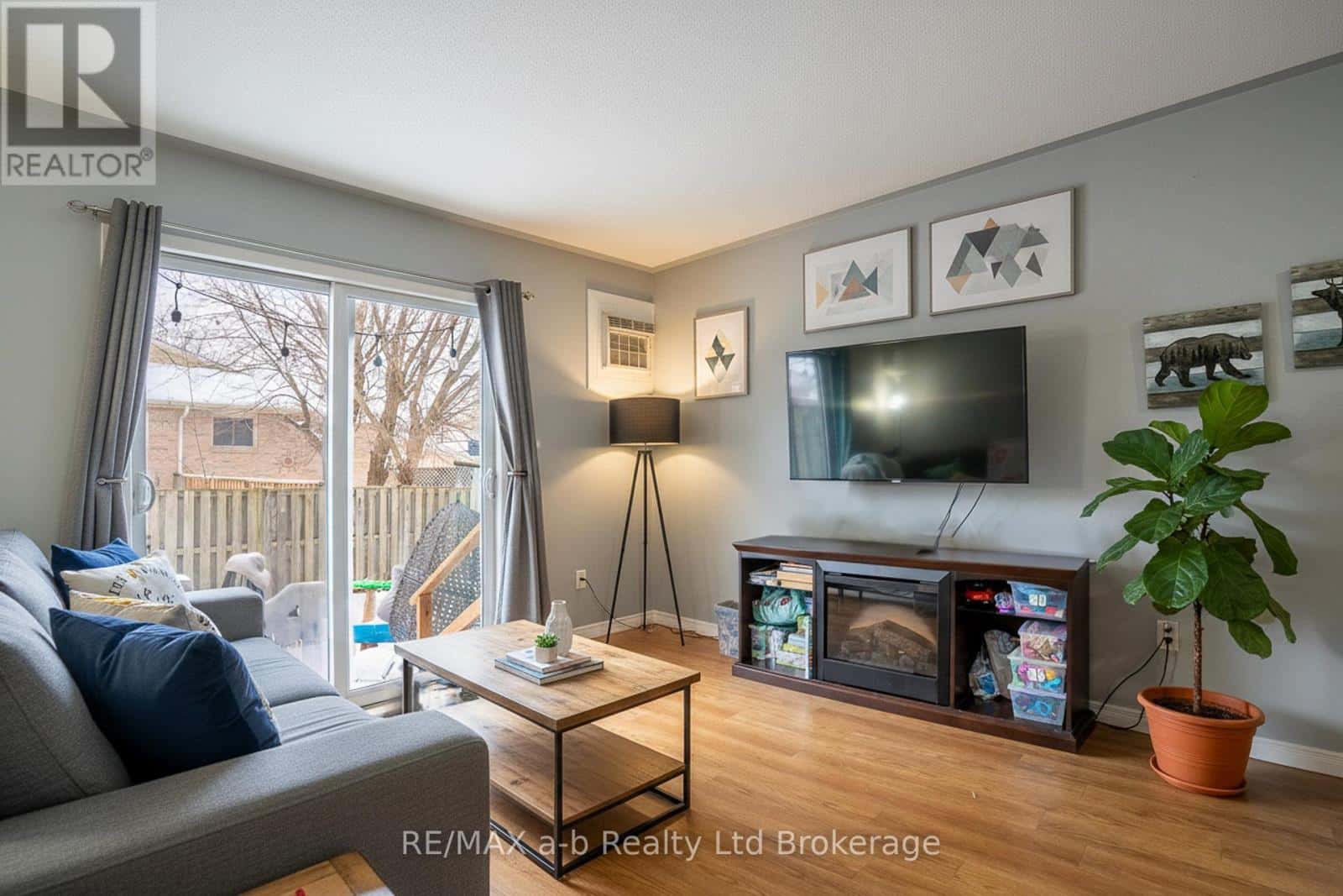 27 - 10 DUFFERIN STREET — Norwich (Norwich Town), Ontario - Photo 3 of 6