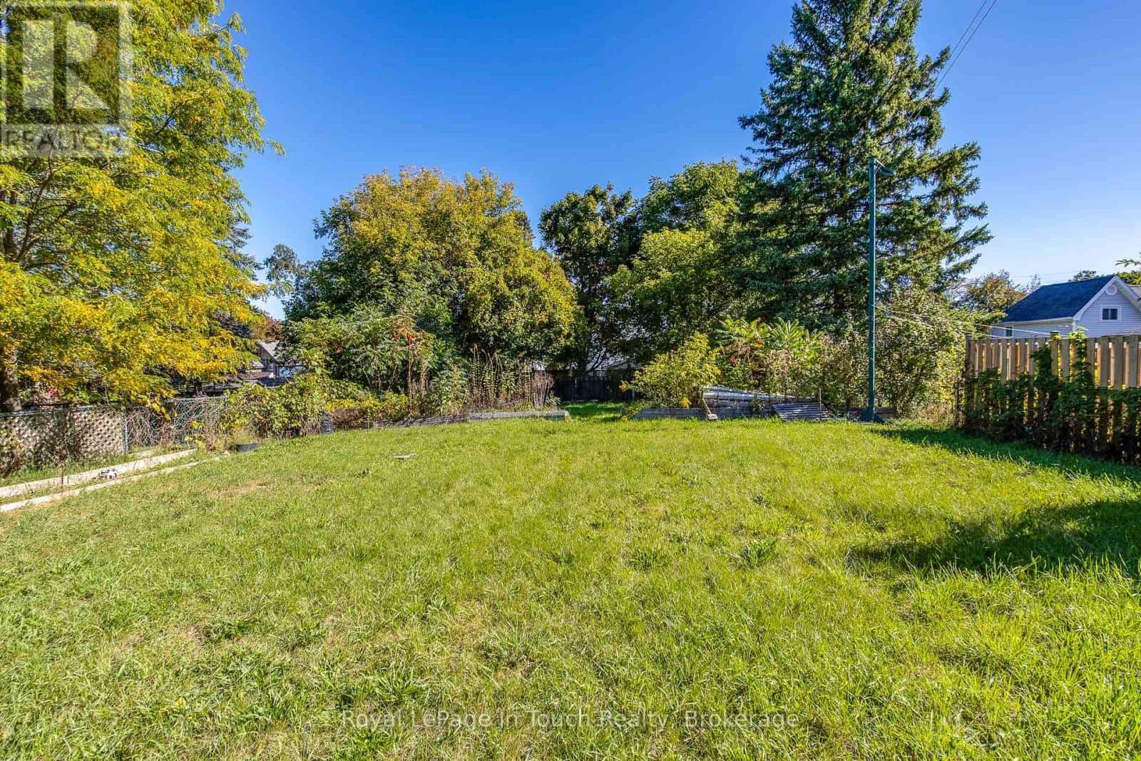 63 FIFTH STREET E — Midland, Ontario - Photo 4 of 30