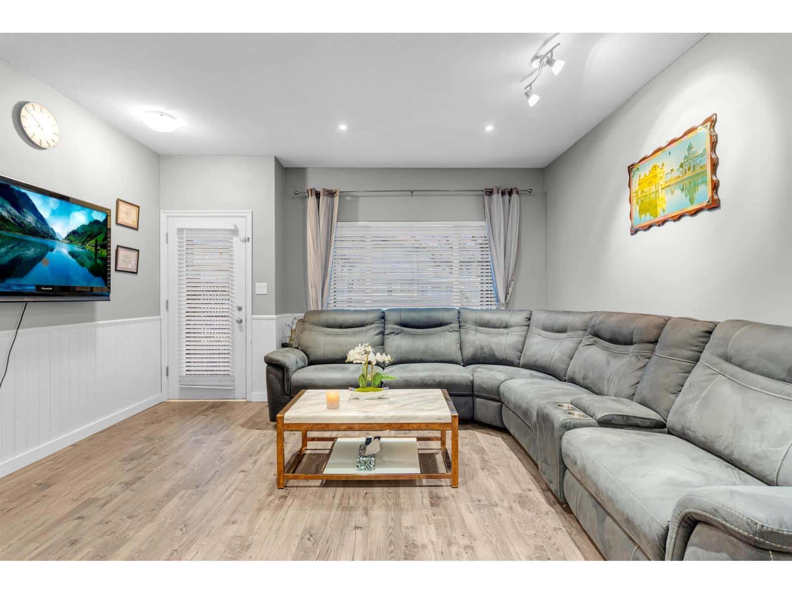 49 18701 66 AVENUE — Surrey, British Columbia - Photo 3 of 18