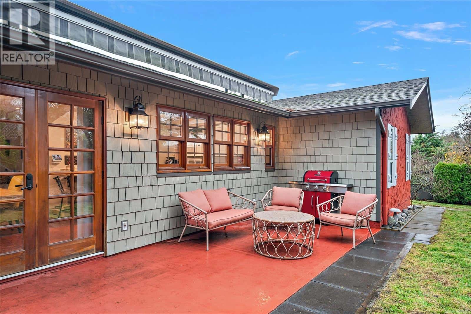 4000 Cedar Hill Rd — Saanich, British Columbia - Photo 4 of 35