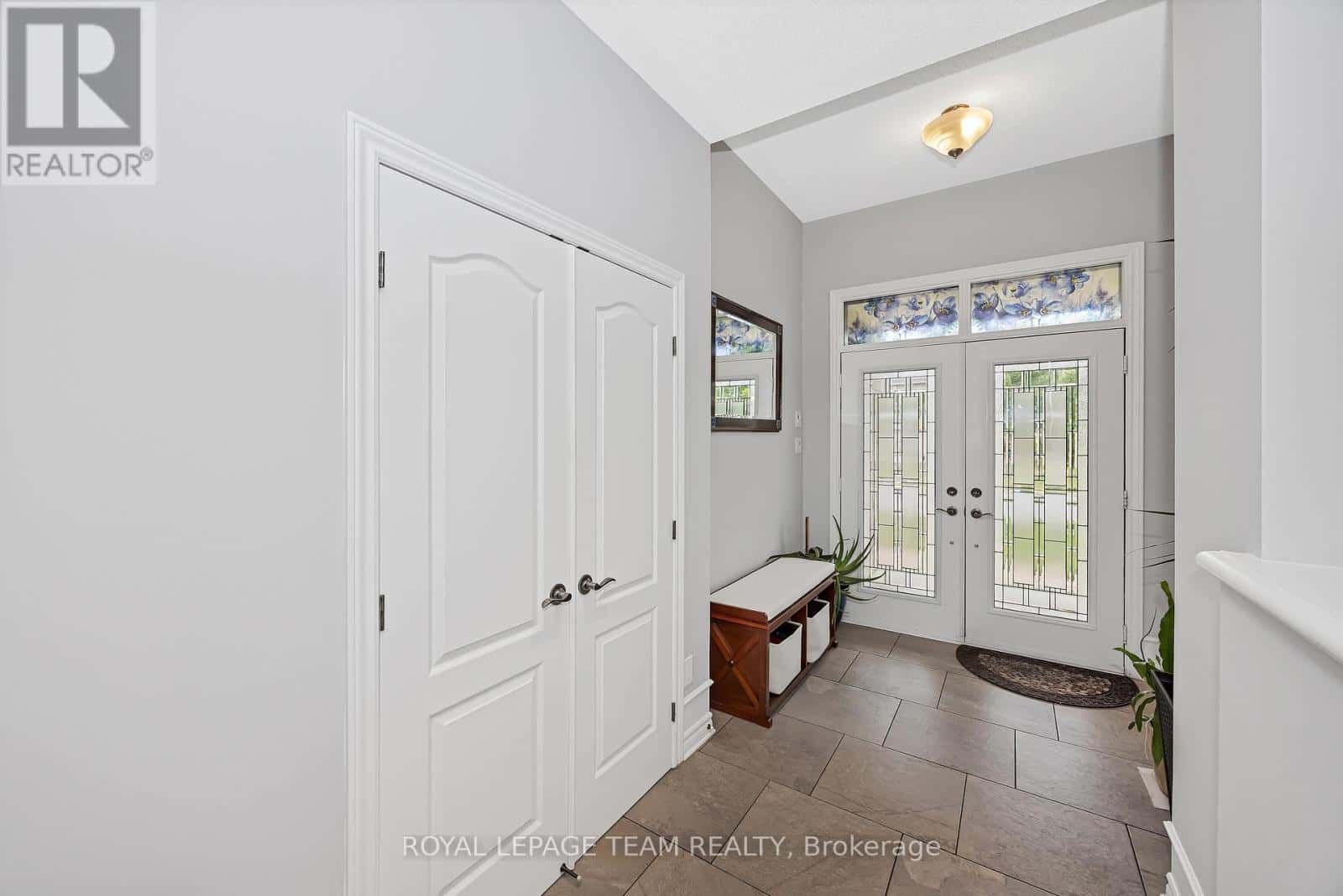 51 BRIDLE CREST COURT — Ottawa, Ontario - Photo 3 of 48