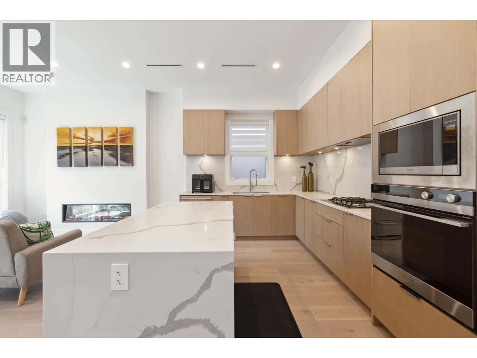 7855 ONTARIO STREET — Vancouver, British Columbia - Photo 4 of 19