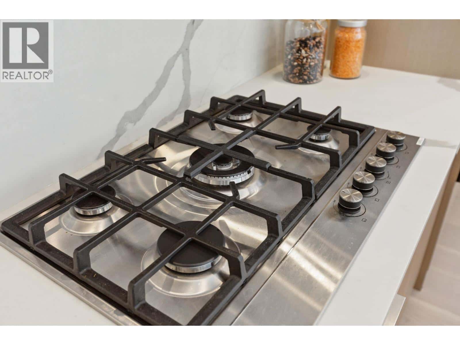 7855 ONTARIO STREET — Vancouver, British Columbia - Photo 5 of 19