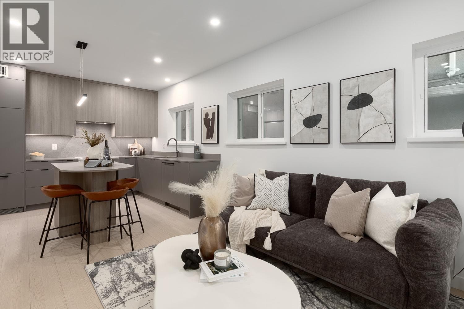 201 2329 E 34TH AVENUE — Vancouver, British Columbia - Main photo