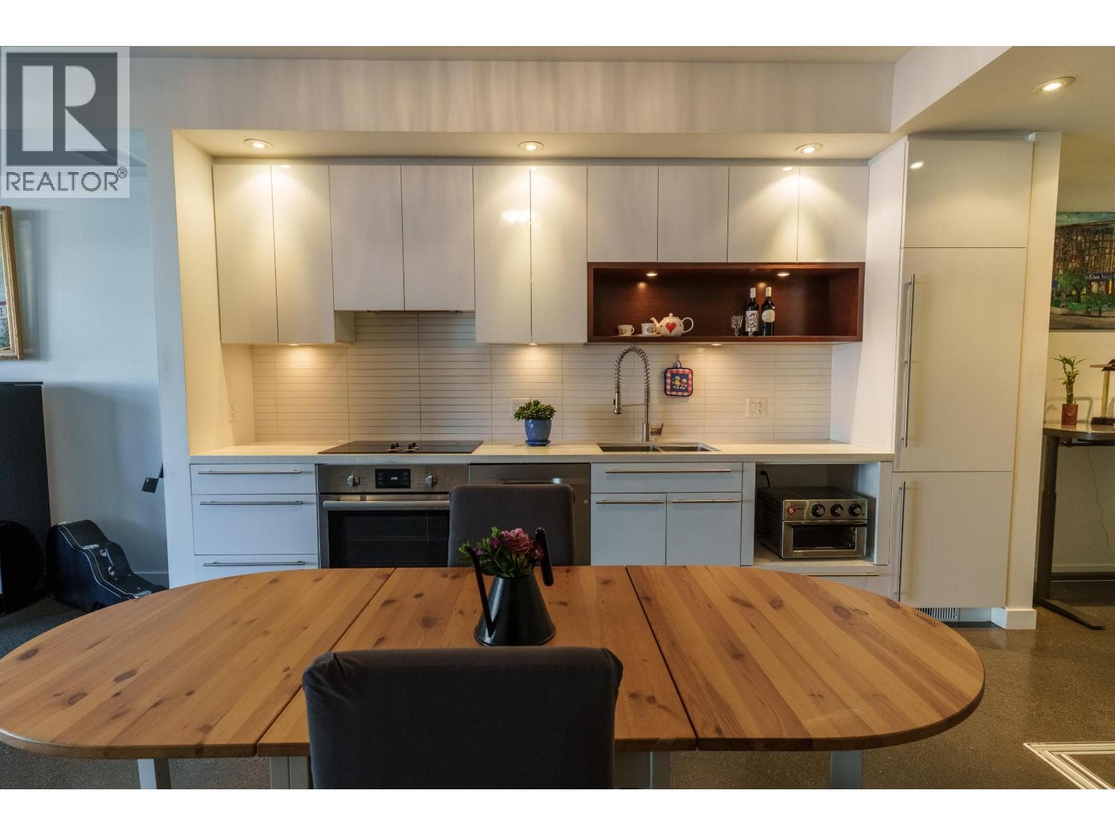 260 E 2ND AVENUE — Vancouver, British Columbia - Main photo