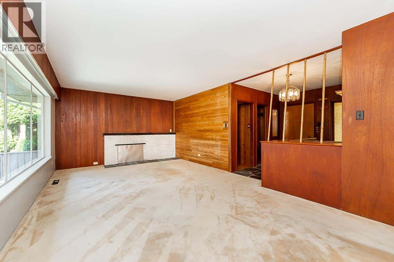 723 HANDSWORTH ROAD — North Vancouver, British Columbia - Photo 5 of 40