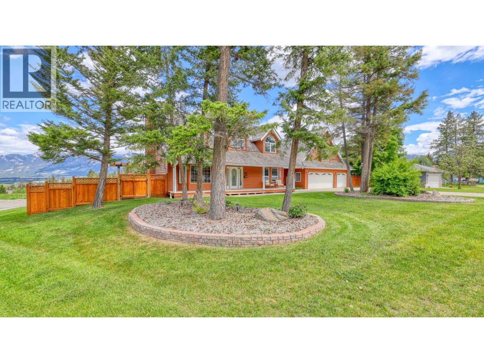 945 Westridge Way — Invermere, British Columbia - Photo 3 of 62