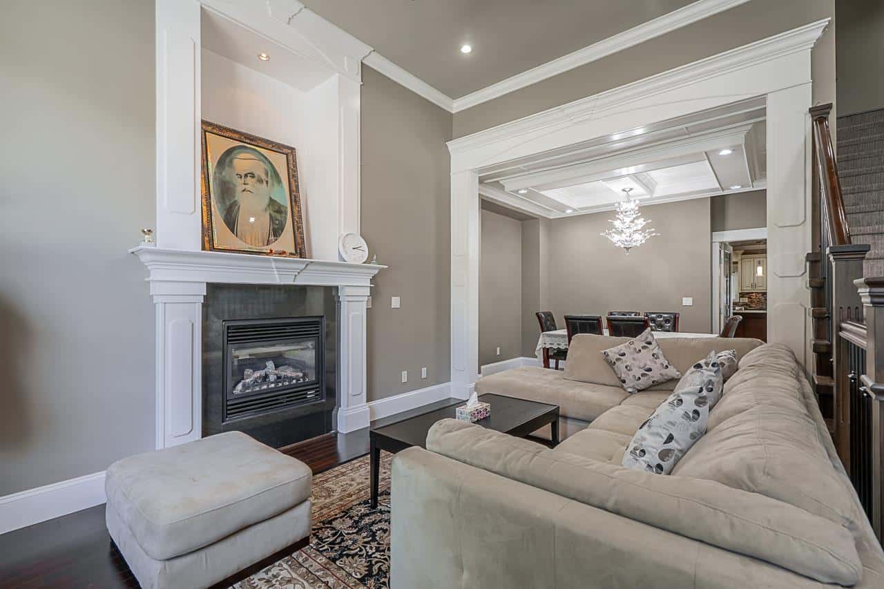 5909 125 STREET — Surrey, British Columbia - Photo 3 of 36