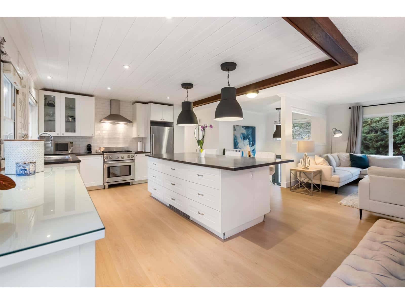 5802 ANGUS PLACE — Surrey, British Columbia - Photo 3 of 37