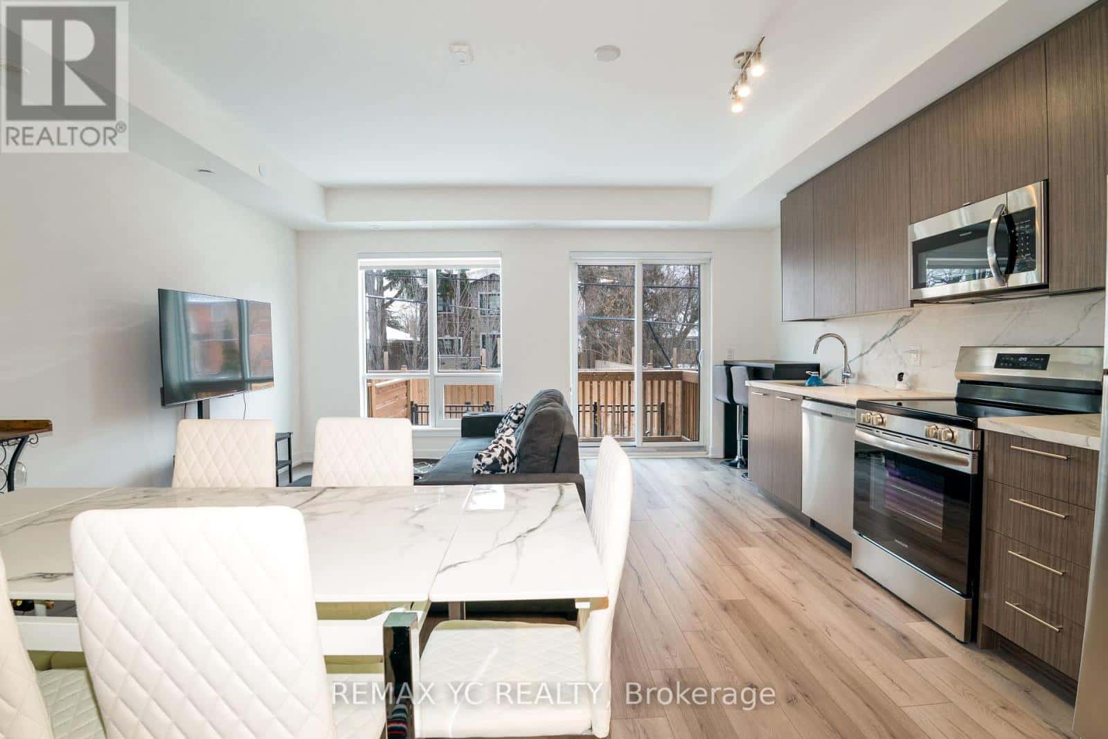 TH20 - 851 SHEPPARD AVENUE W — Toronto (Clanton Park), Ontario - Photo 3 of 50