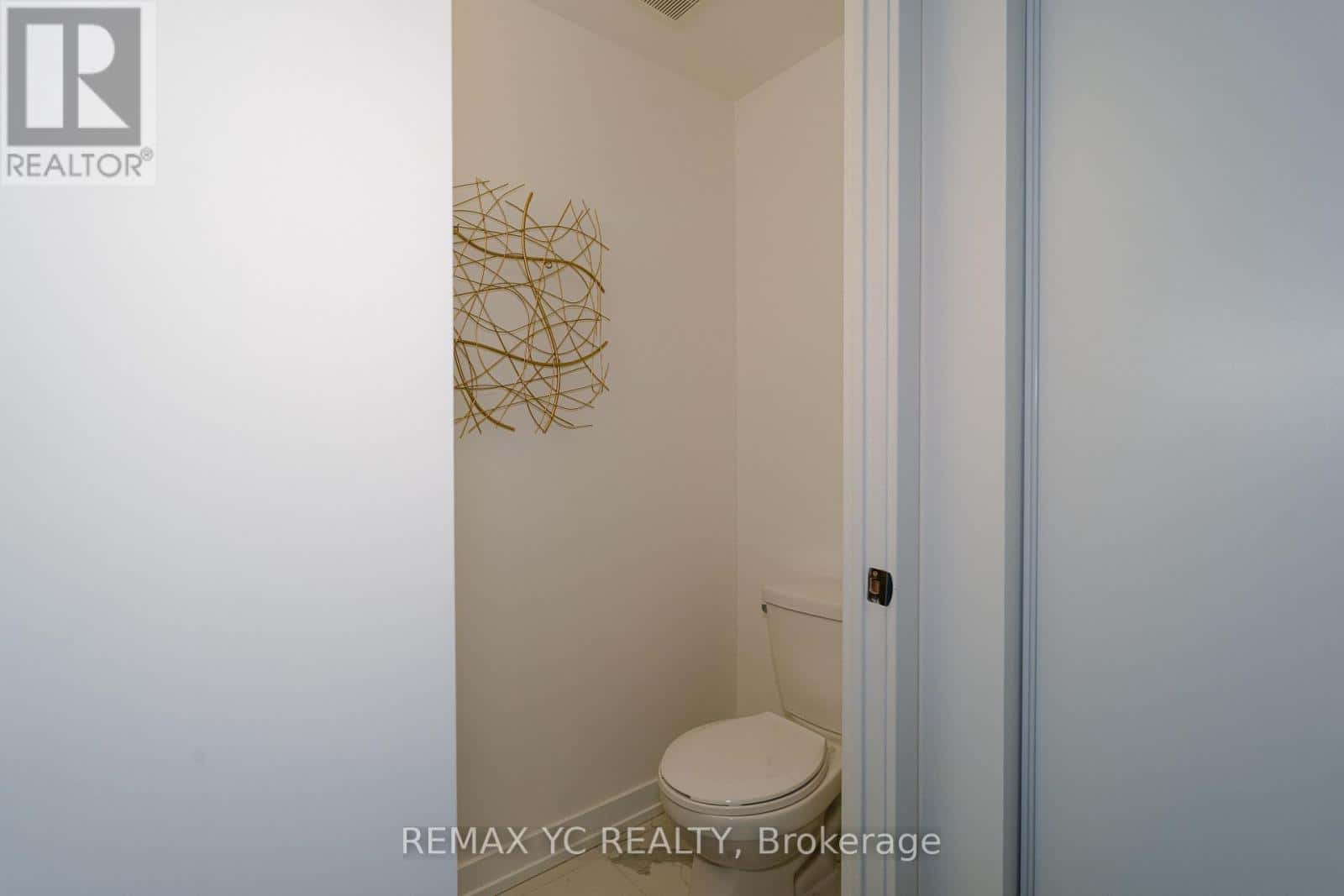 TH20 - 851 SHEPPARD AVENUE W — Toronto (Clanton Park), Ontario - Photo 5 of 50