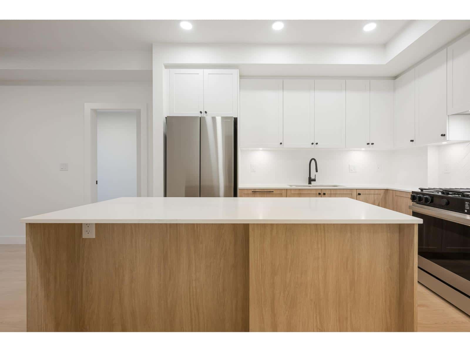 404 19885 76 AVENUE — Langley, British Columbia - Photo 3 of 37