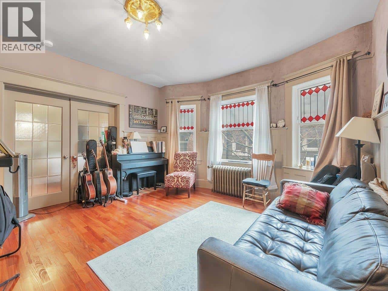 482 W 17TH AVENUE — Vancouver, British Columbia - Photo 5 of 40