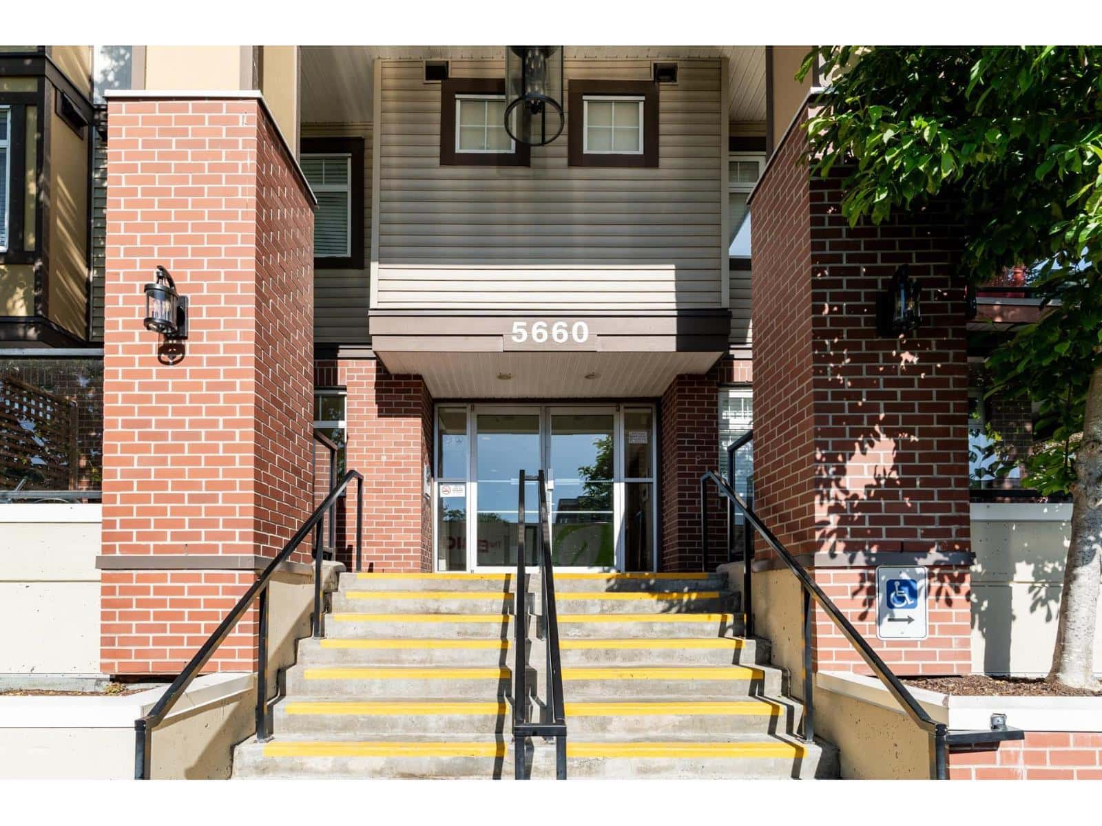 332 5660 201A STREET — Langley, British Columbia - Photo 5 of 35