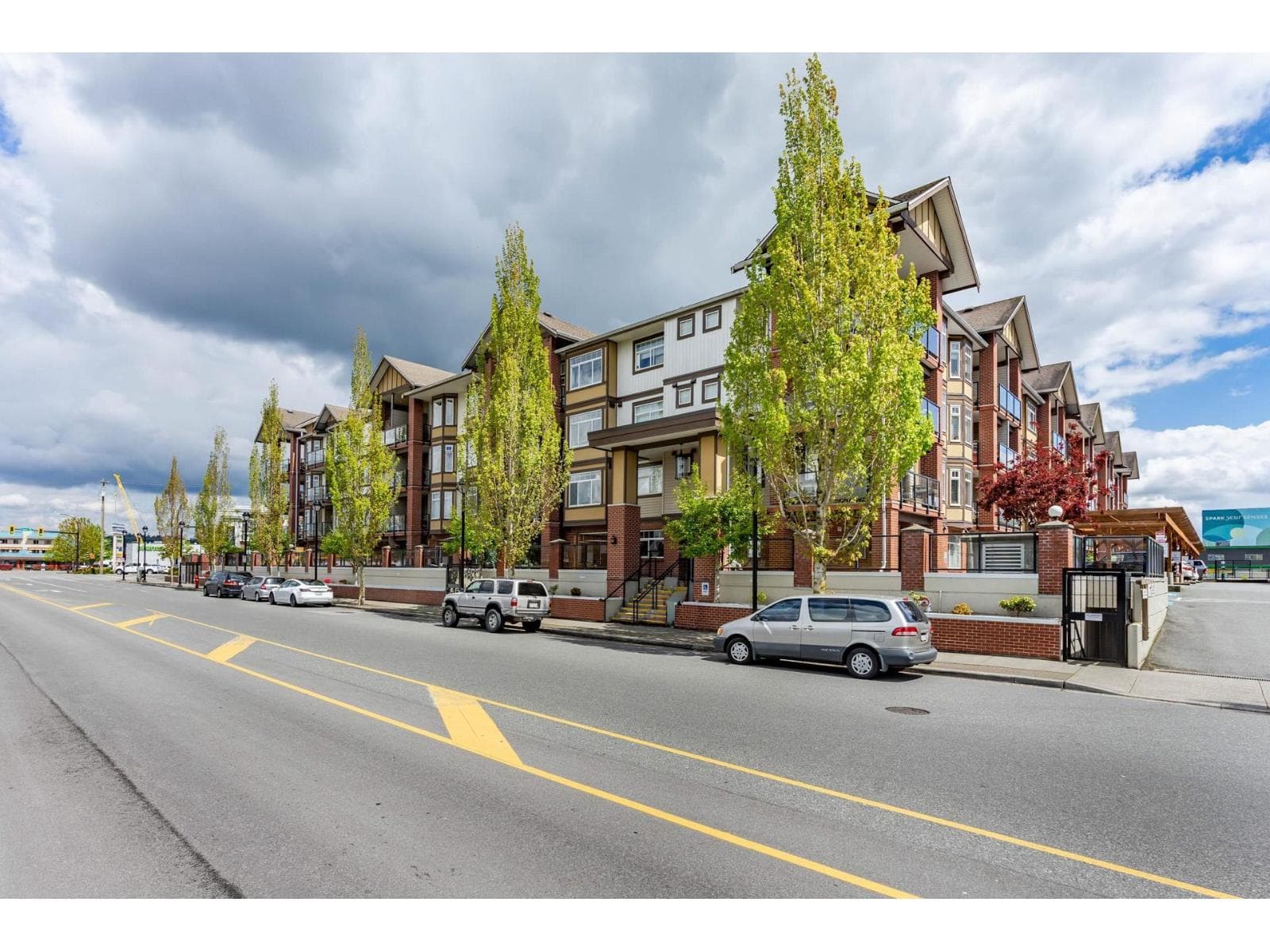 332 5660 201A STREET — Langley, British Columbia - Main photo