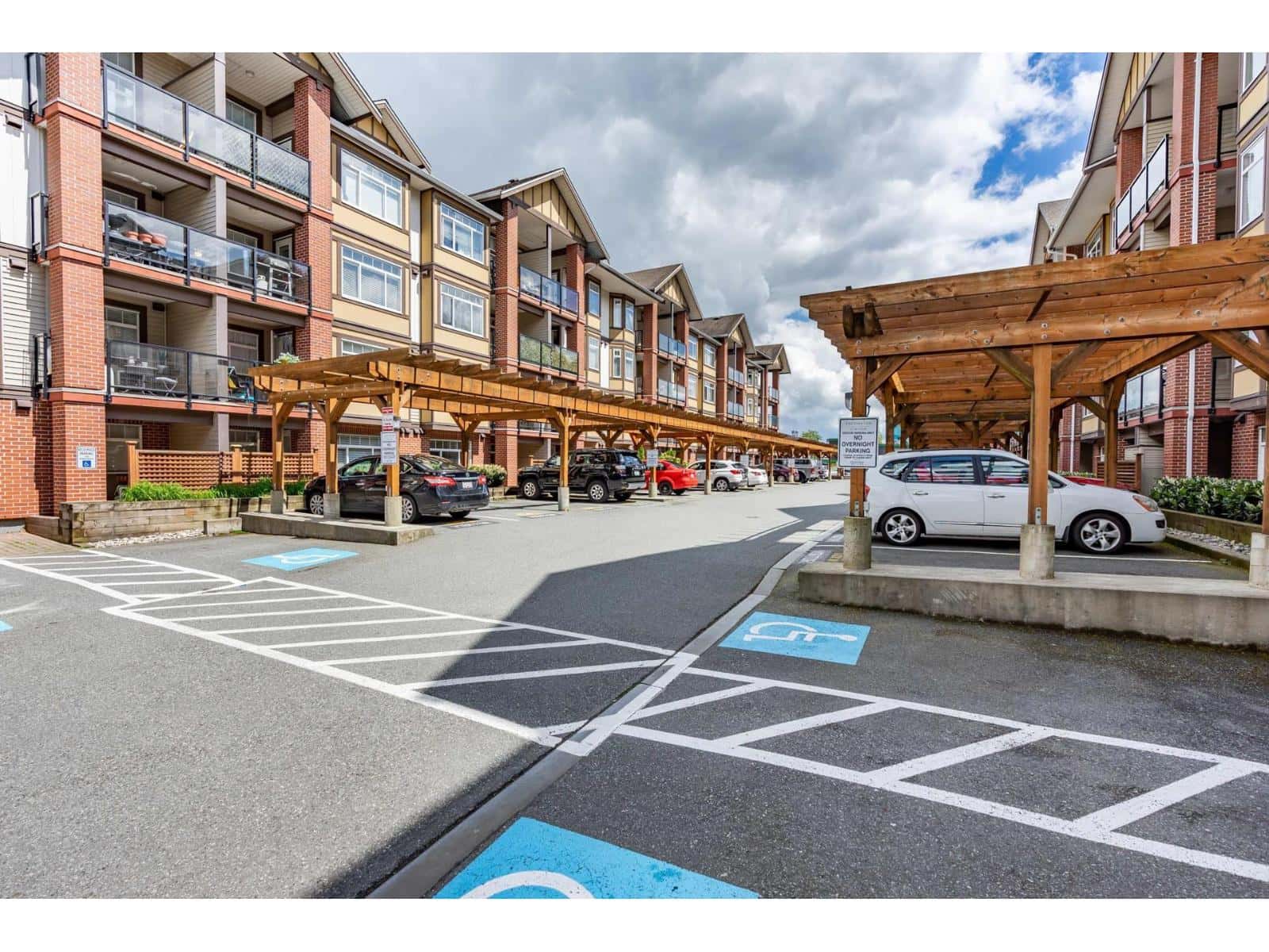 332 5660 201A STREET — Langley, British Columbia - Photo 4 of 35