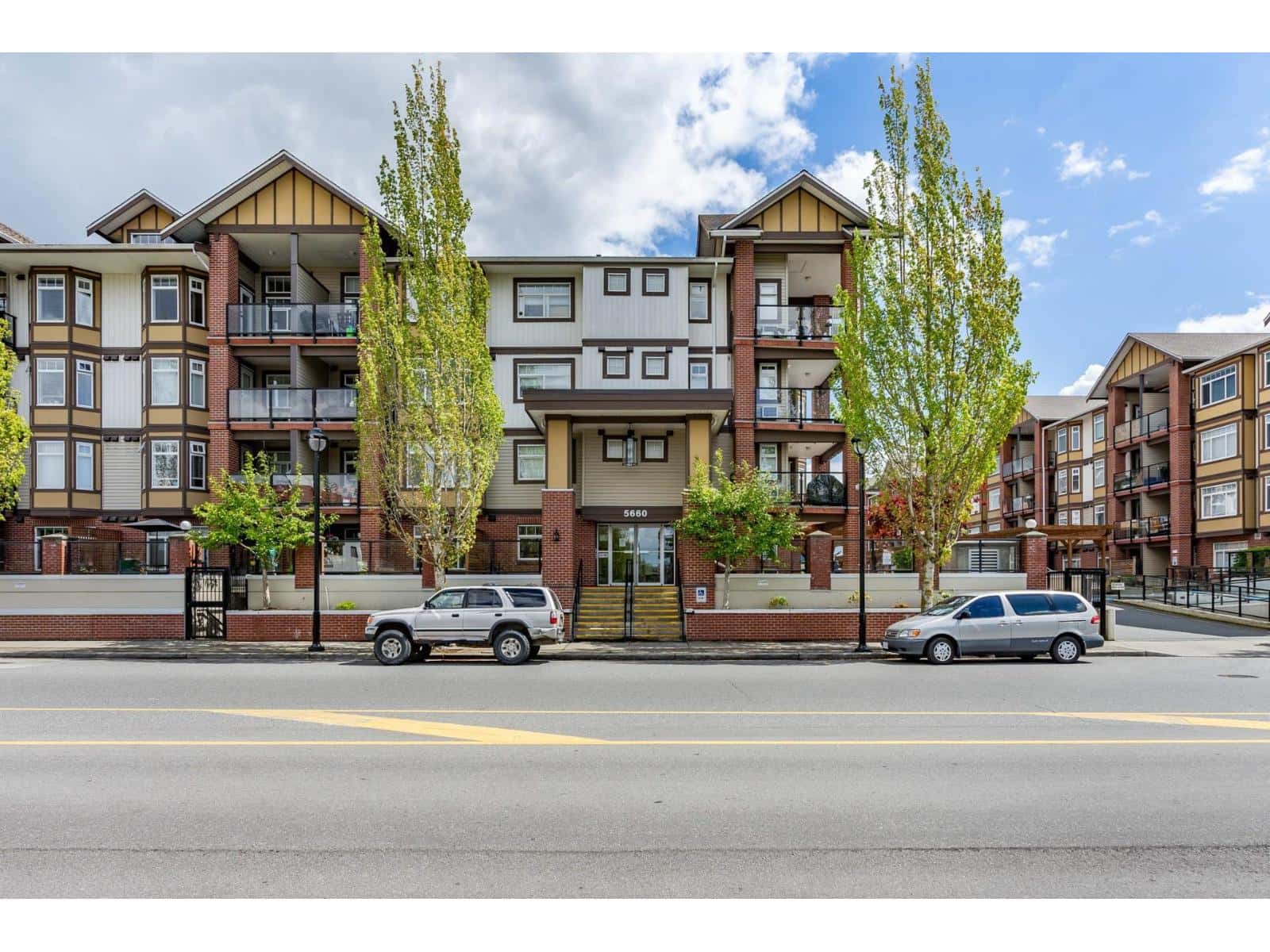 332 5660 201A STREET — Langley, British Columbia - Photo 2 of 35