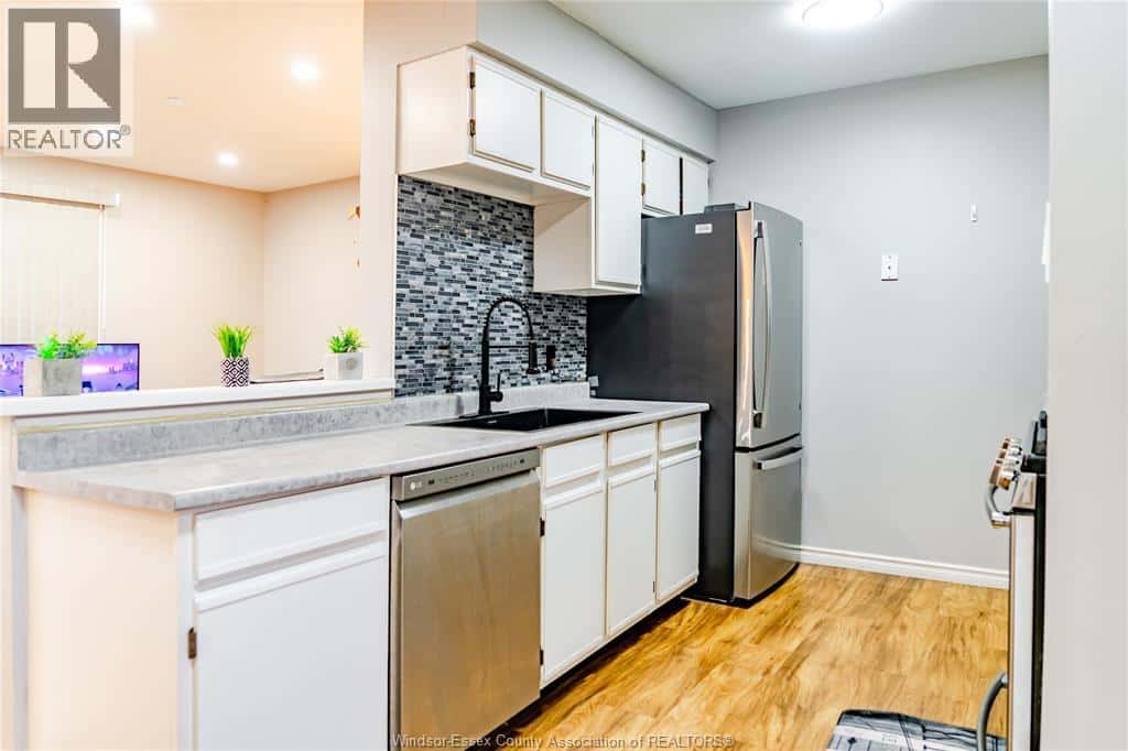 1275 CARDINAL CRESCENT Unit# 32 — Tecumseh, Ontario - Photo 3 of 26