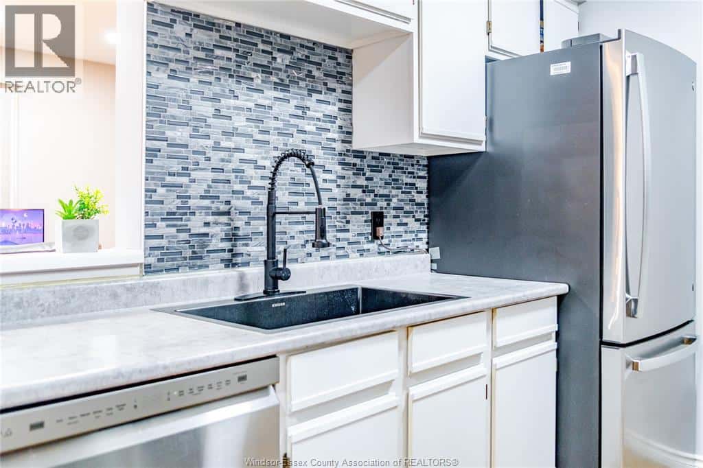 1275 CARDINAL CRESCENT Unit# 32 — Tecumseh, Ontario - Photo 4 of 26