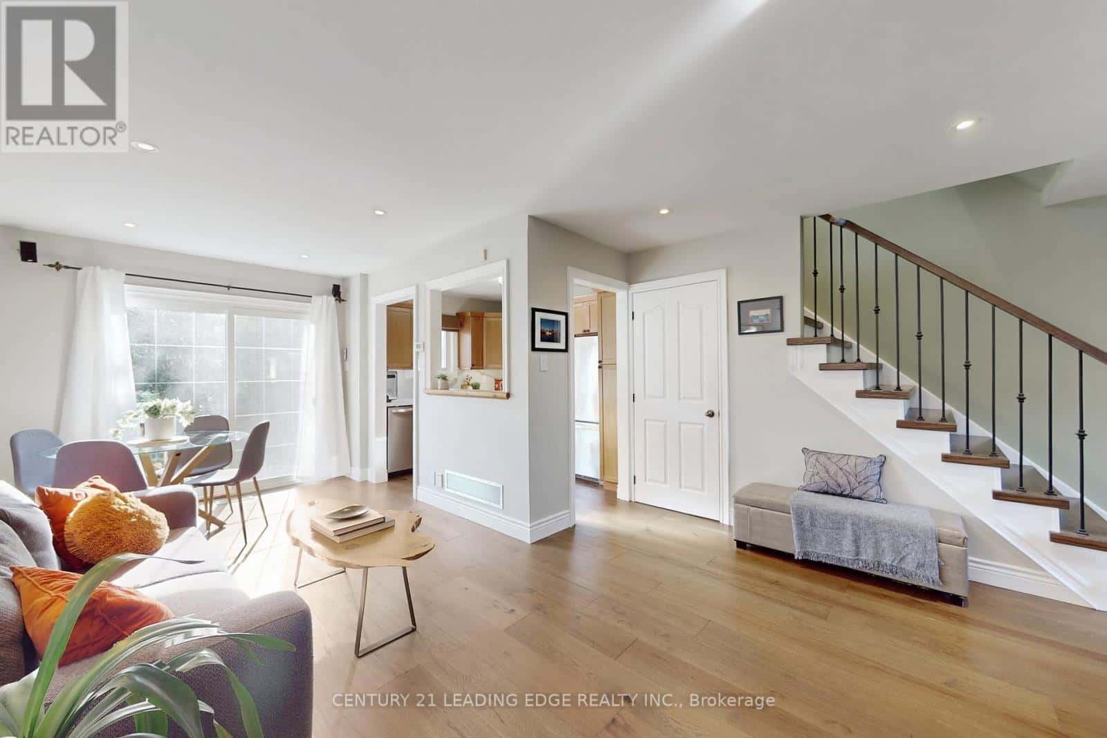 49 MADSEN CRESCENT — Markham (Markville), Ontario - Photo 3 of 27