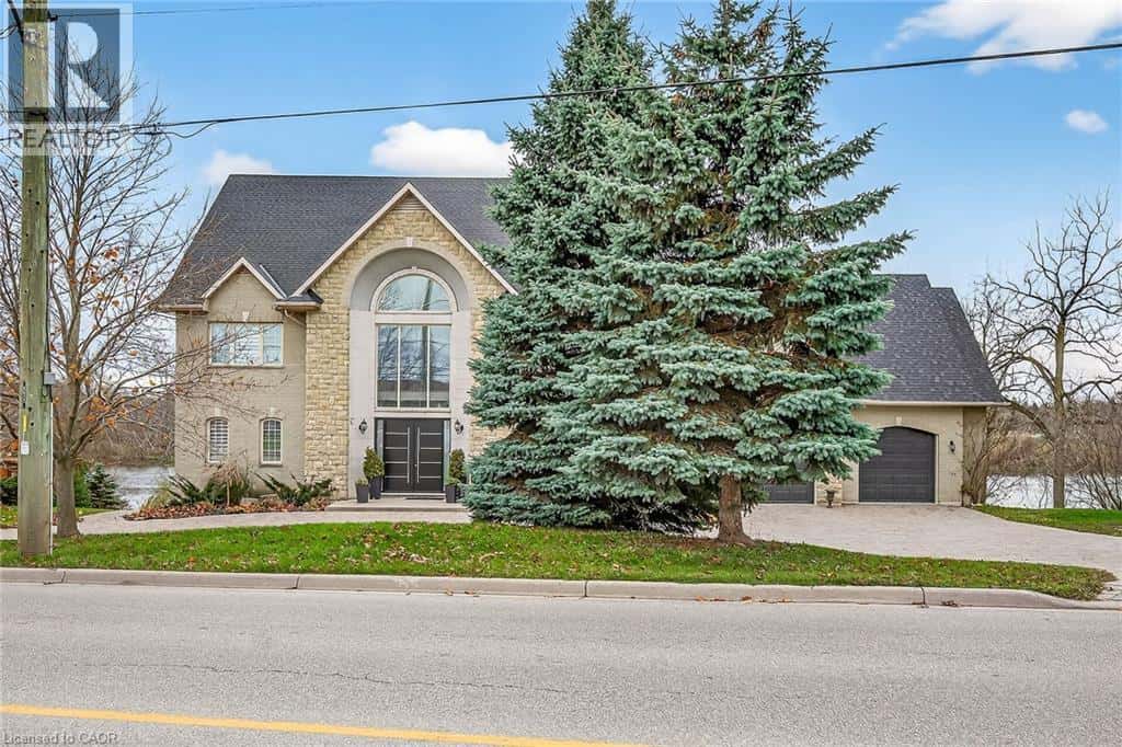 397 CAITHNESS Street E — Caledonia, Ontario - Photo 2 of 50