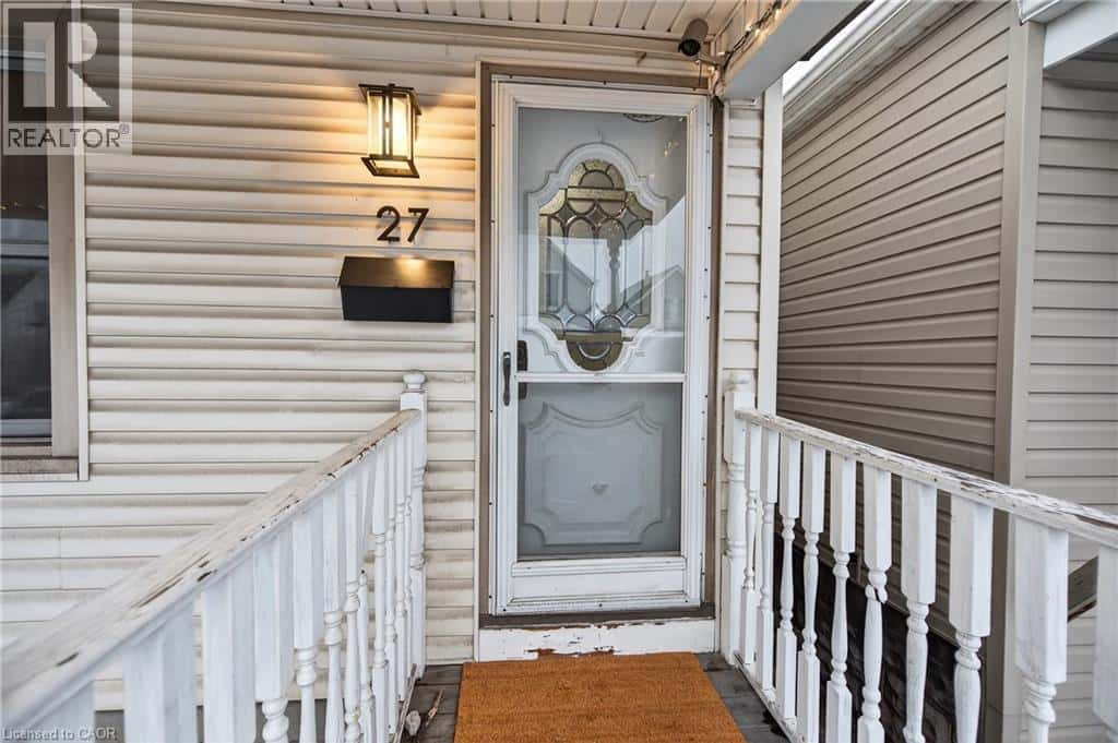 27 MAYFLOWER Avenue — Hamilton, Ontario - Photo 3 of 42