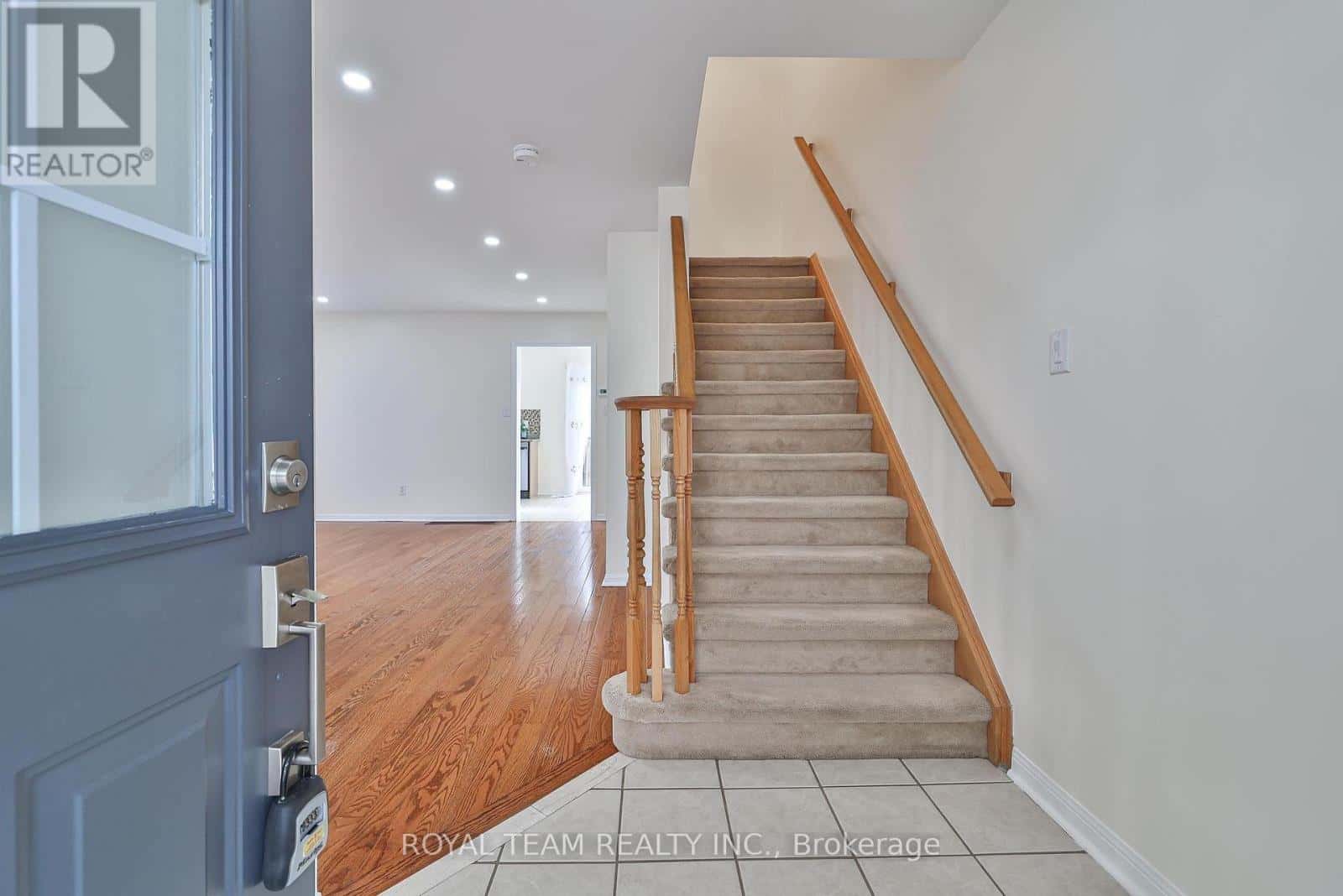 2439 HOLLYBROOK DRIVE — Oakville (WM Westmount), Ontario - Photo 3 of 50