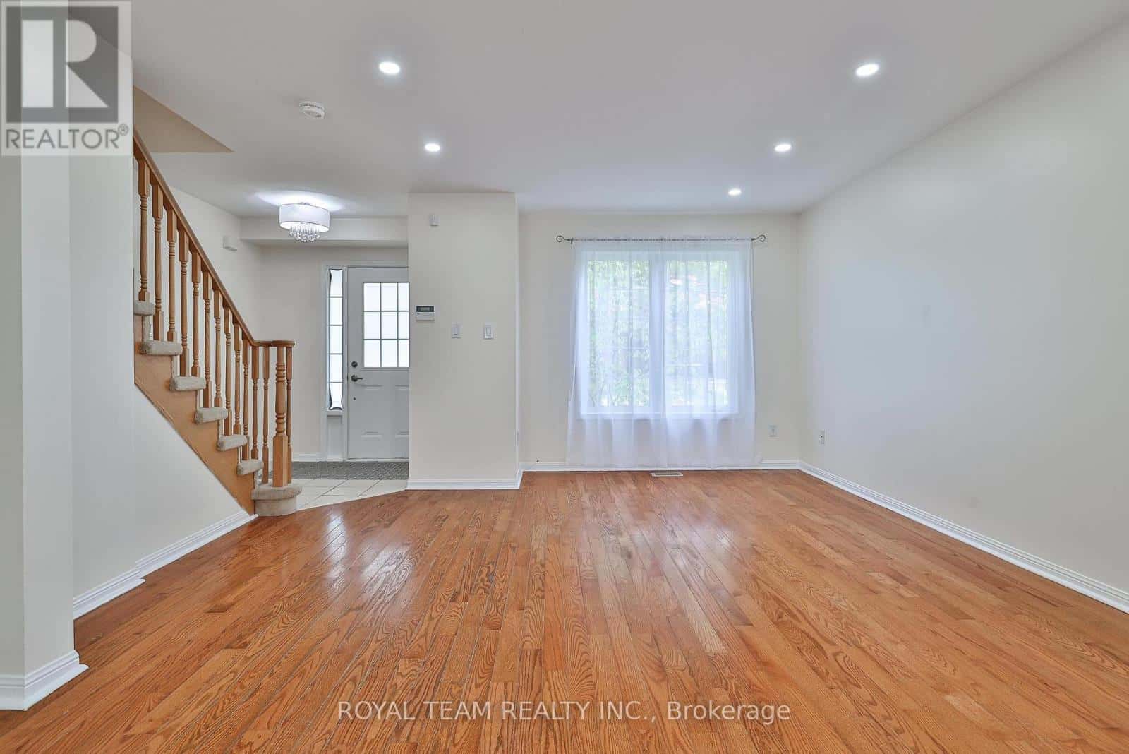 2439 HOLLYBROOK DRIVE — Oakville (WM Westmount), Ontario - Photo 4 of 50