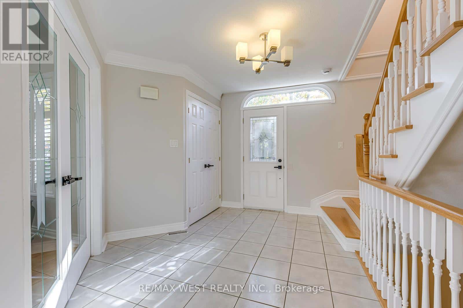 1397 HELEN COURT — Oakville (WO West), Ontario - Photo 4 of 50