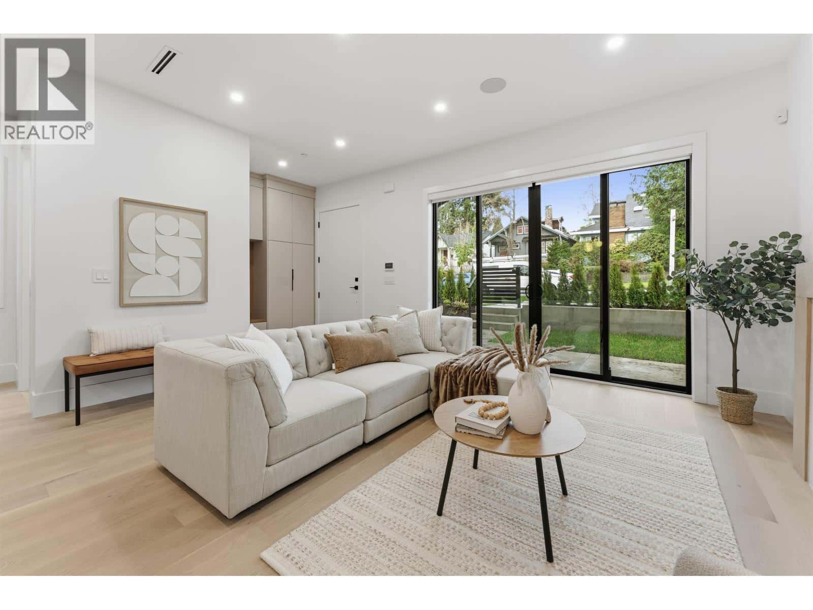 1 3218 W 38TH AVENUE — Vancouver, British Columbia - Photo 4 of 28