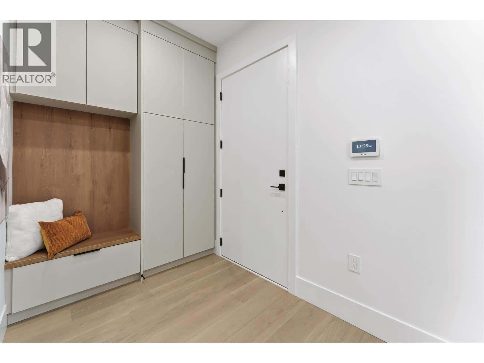 1 3218 W 38TH AVENUE — Vancouver, British Columbia - Photo 5 of 28