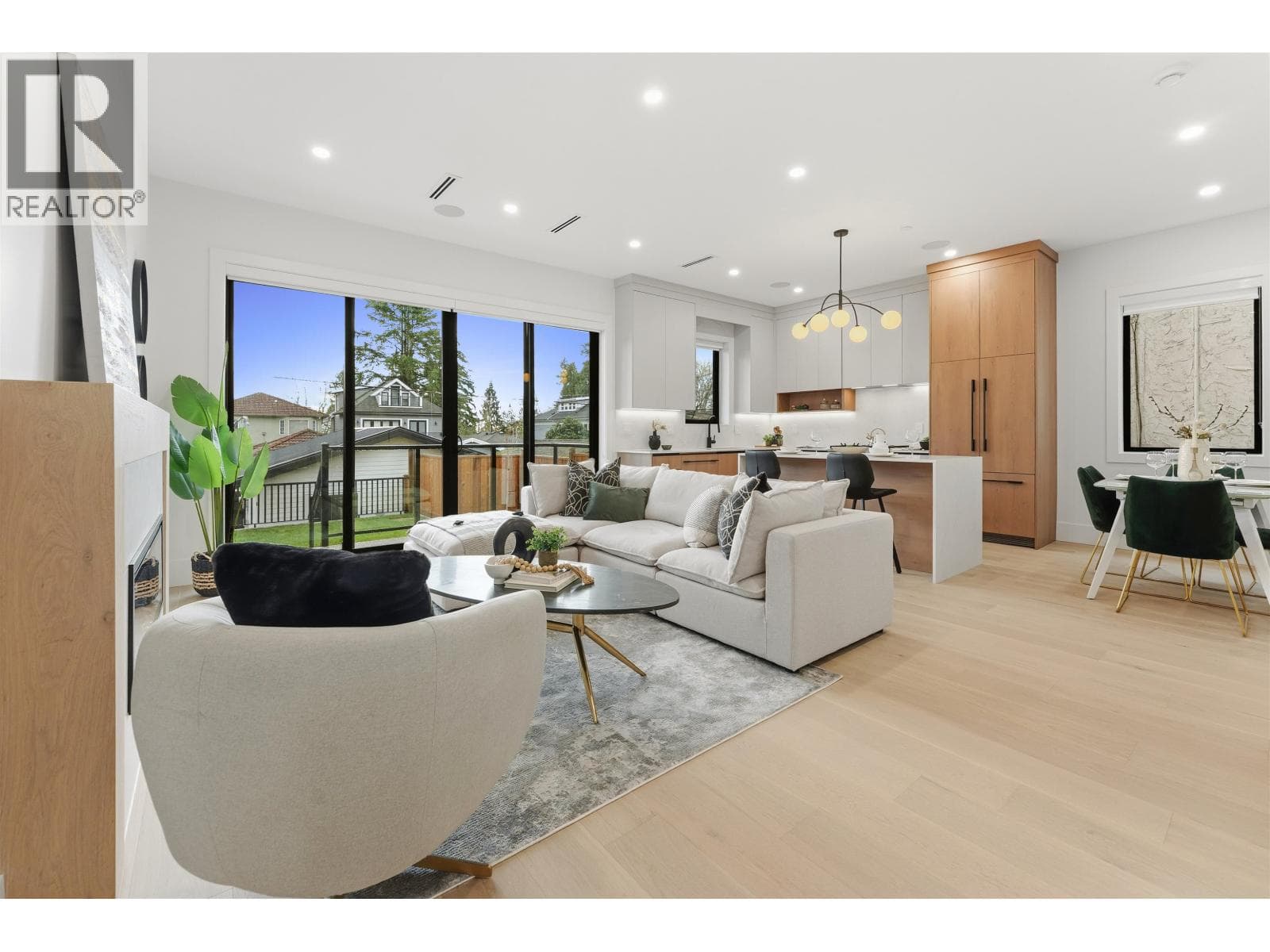 2 3218 W 38TH AVENUE — Vancouver, British Columbia - Main photo