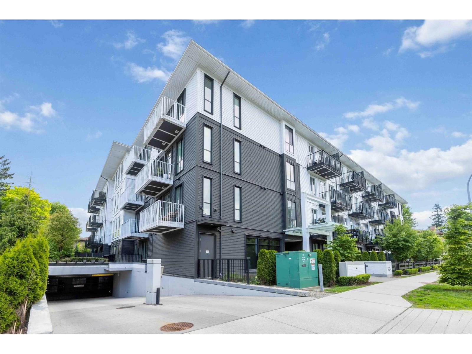 414 10168 149 STREET — Surrey, British Columbia - Main photo