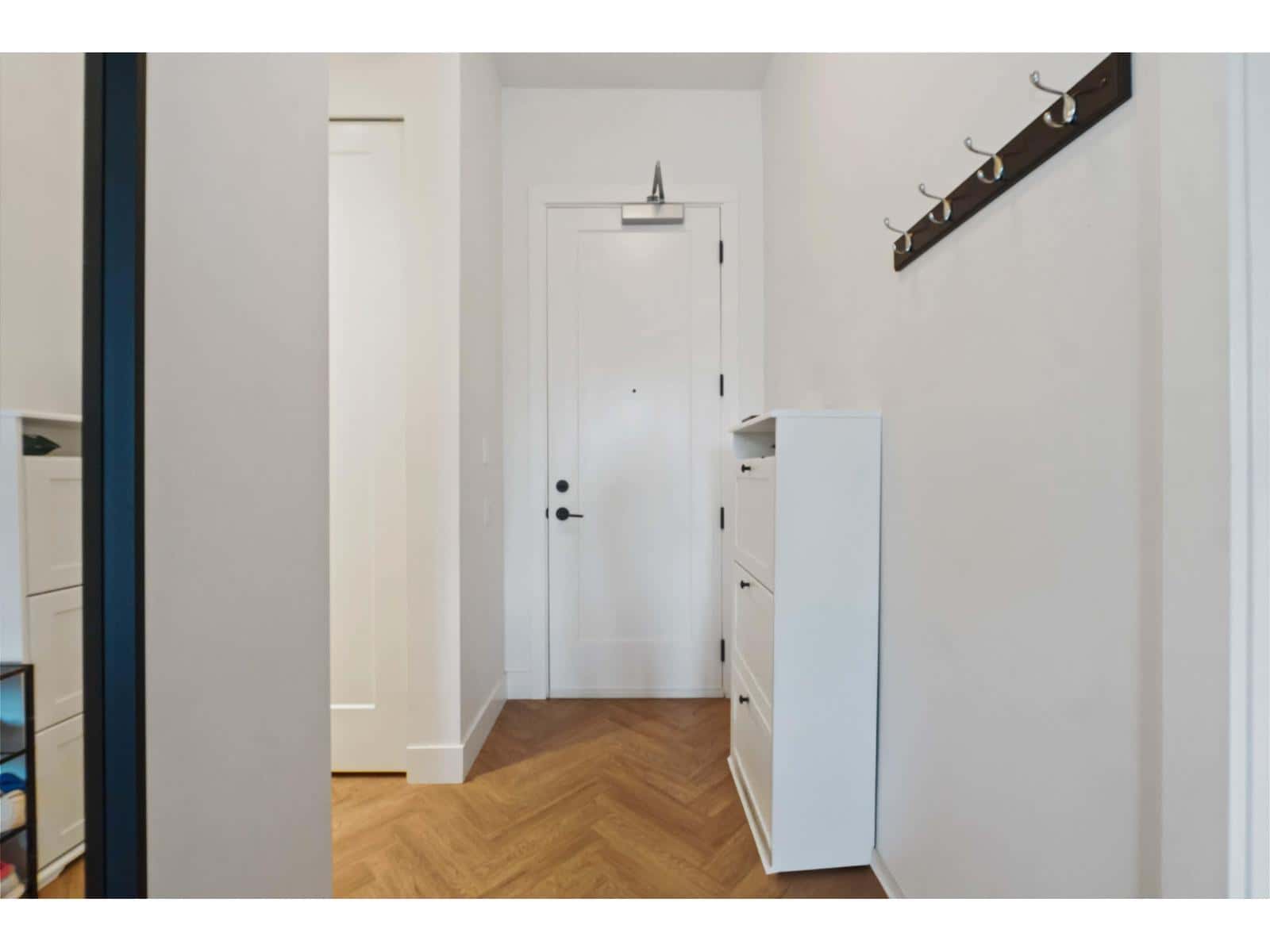 414 10168 149 STREET — Surrey, British Columbia - Photo 3 of 30