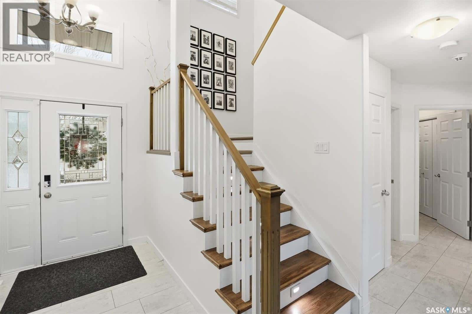 323 Hettle COVE — Saskatoon, Saskatchewan - Photo 4 of 50