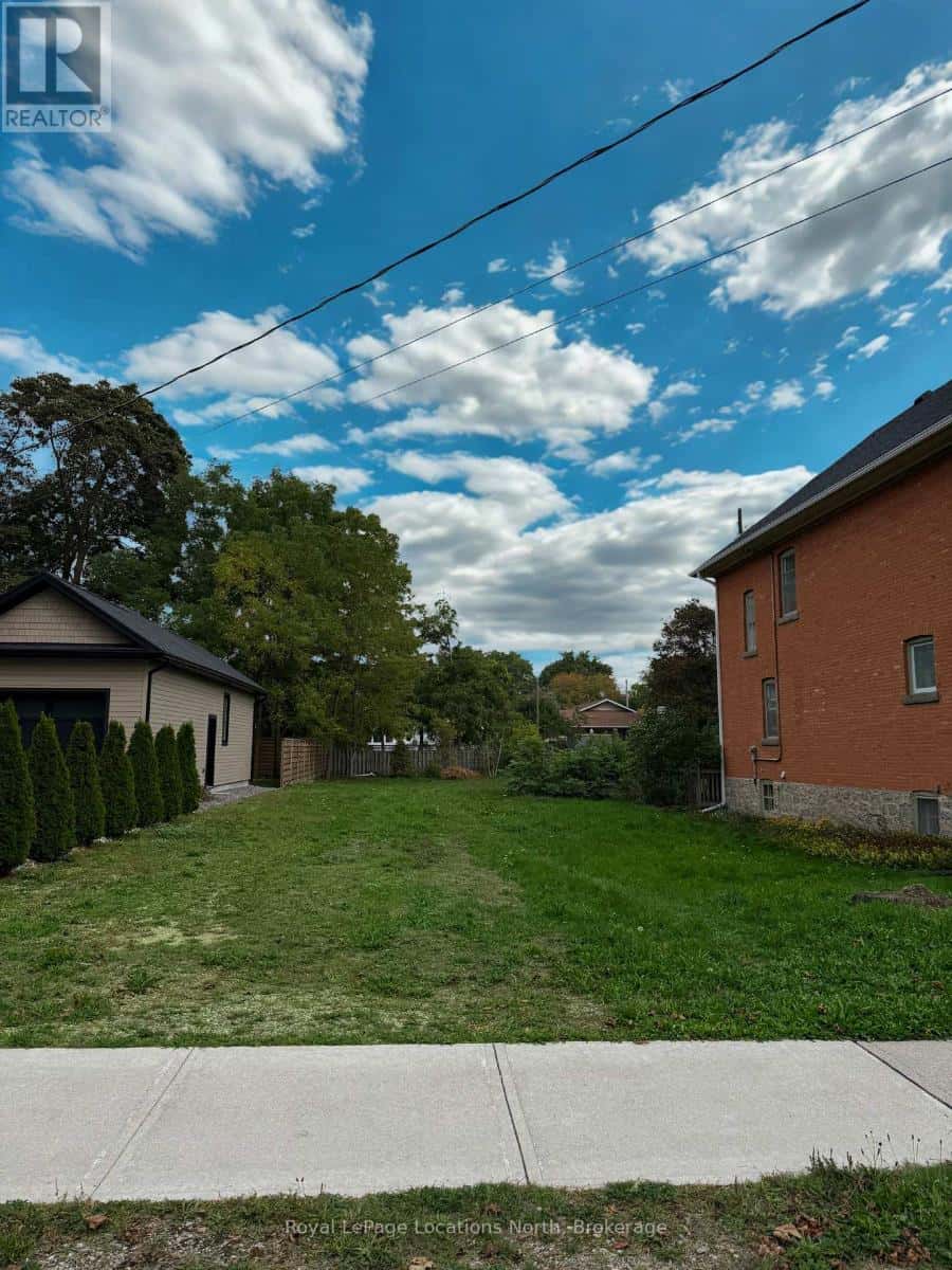 299 BEECH STREET — Collingwood, Ontario - Photo 3 of 5