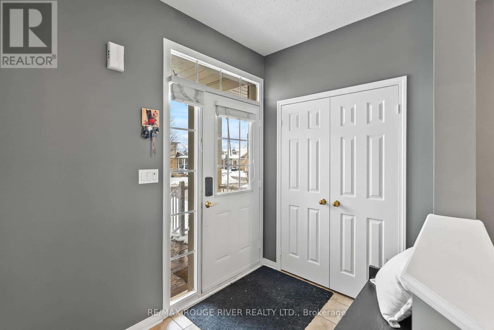 1083 GLENBOURNE DRIVE — Oshawa (Pinecrest), Ontario - Photo 5 of 50