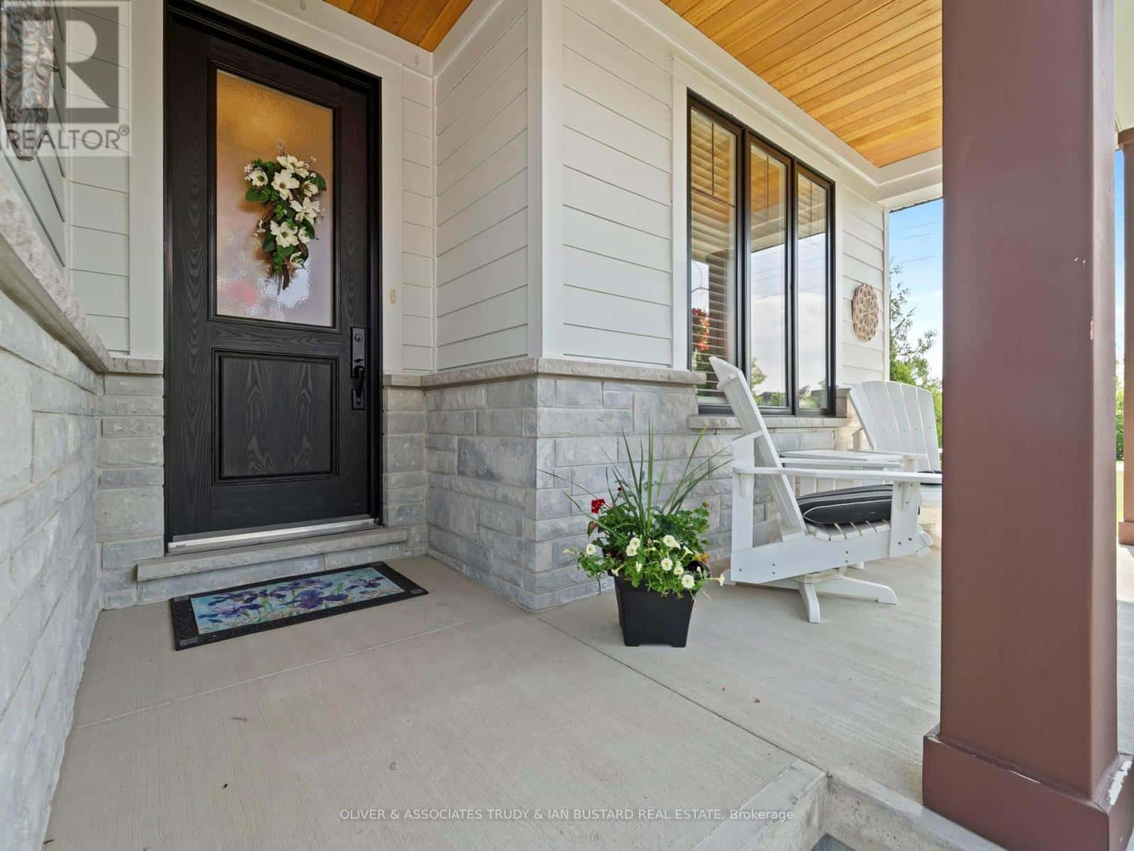 1 CREEK SIDE PLACE — Lambton Shores (Grand Bend), Ontario - Photo 3 of 50