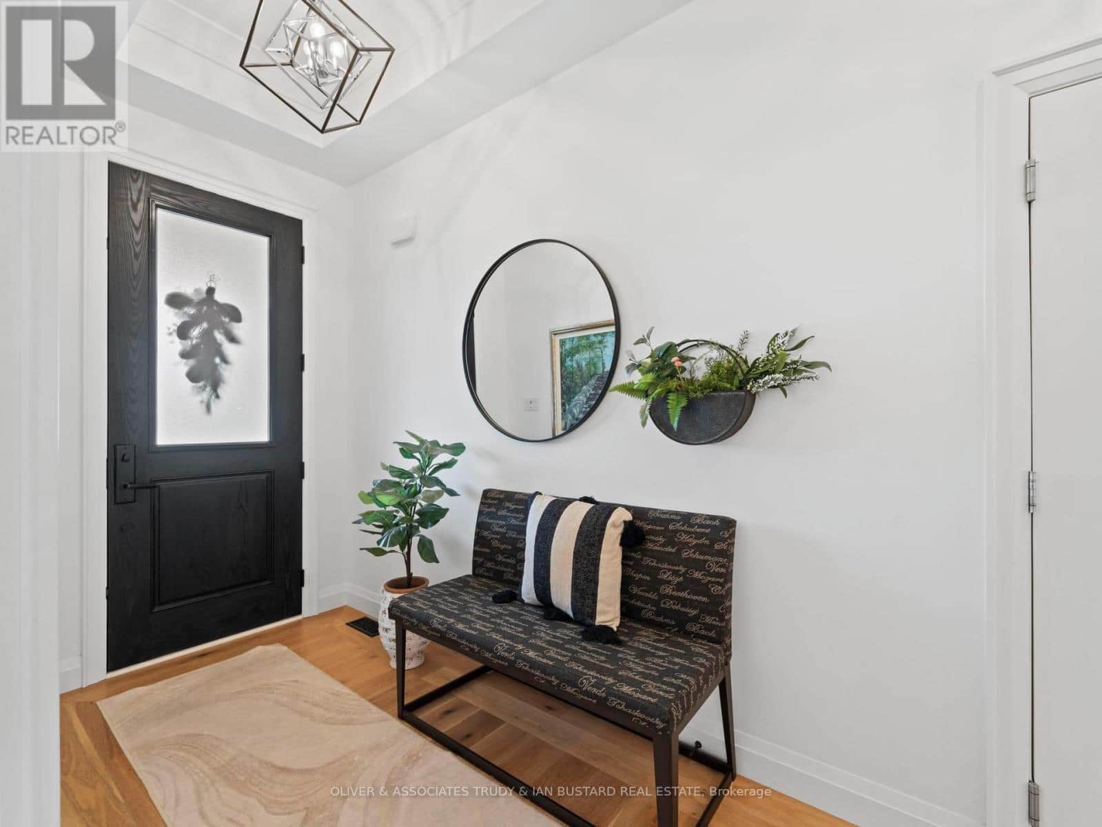 1 CREEK SIDE PLACE - Photo 4 of 50, Lambton Shores (Grand Bend), Ontario